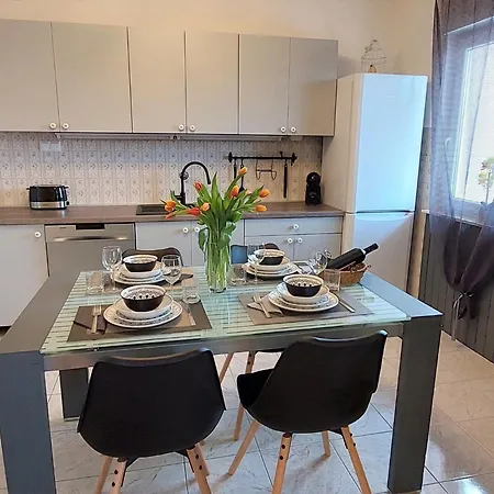 Apartman Modern With Sea View - Two Bedroom With Balcony *