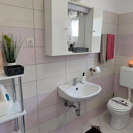 Modern With Sea View - Two Bedroom With Balcony アパート *