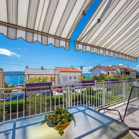 Modern With Sea View - Two Bedroom With Balcony アパート *
