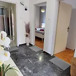 شقة Modern With Sea View - Two Bedroom With Balcony
