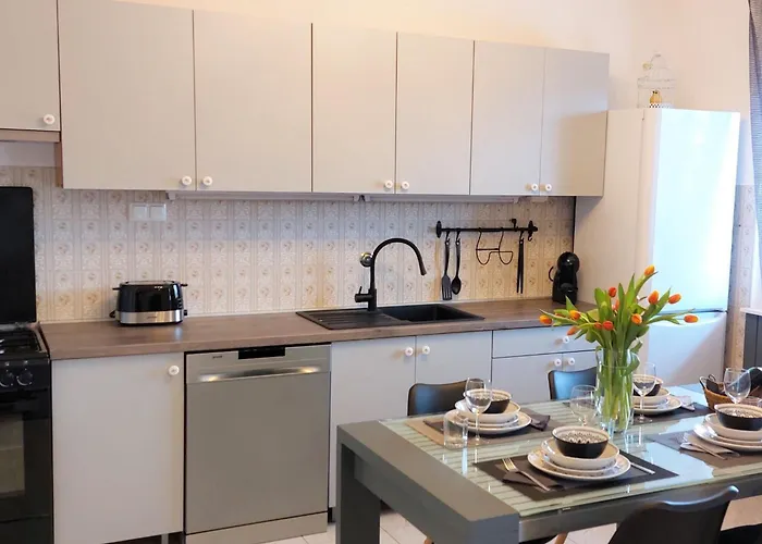 Modern With Sea View - Two Bedroom With Balcony Apartamento
