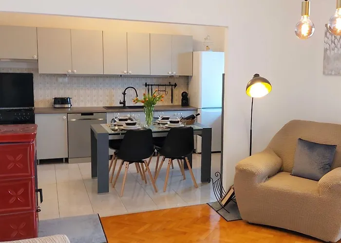 Modern With Sea View - Two Bedroom With Balcony Apartamento *